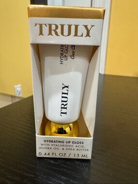 TRULY Hydrating Lip Gloss - coco cloud clear silver shimmer 13 ml